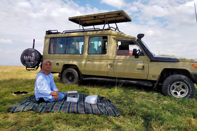 3 Days 2 nights Group joining Midrange Safari Tour in Masai maraa - Day 2: early morning drive plus a full day out with packed lunch