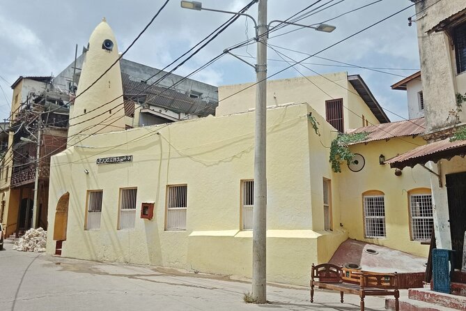 3 Days Private Tour of Mombasa - Day 1: Fort Jesus and Mandhry Mosque, then coast time on a Dow