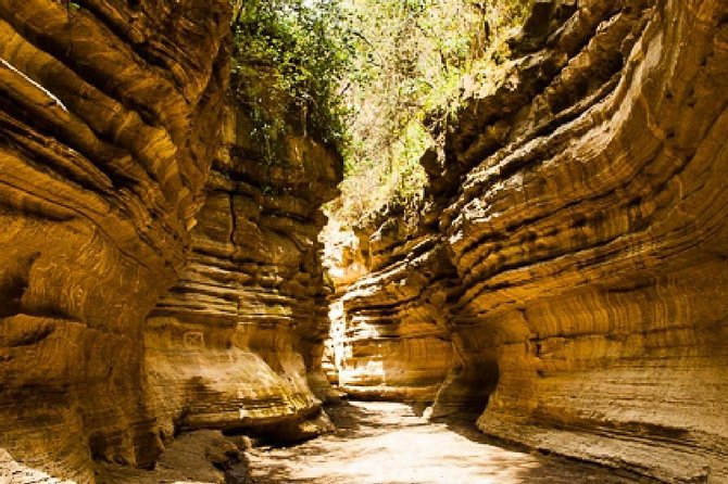 7 days Group Safari Masai Mara Lake Nakuru Hells gate & Amboseli - First stop: Nairobi pickup, Rift Valley viewpoints, and Maasai Mara arrival