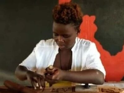 Beginner Swahili Woodcarving Classes with Woman Woodcarver