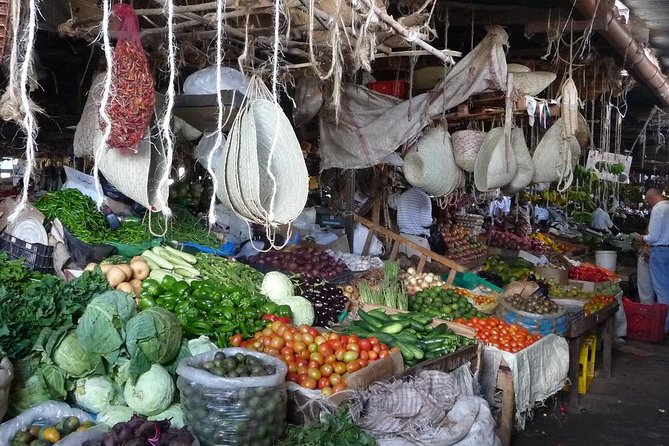 City Tour/Feel Like a local for a moment - Maasai Market shopping hour: bargaining help you can actually use