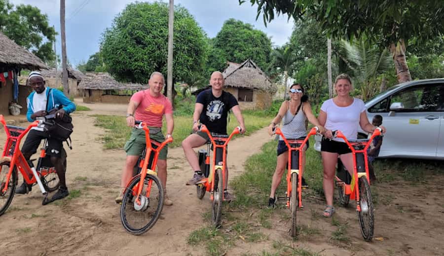 Diani Beach: Village tour on a bike with hotel pick-up - Diani Bazaar and Ukunda stops: everyday life, not a staged show