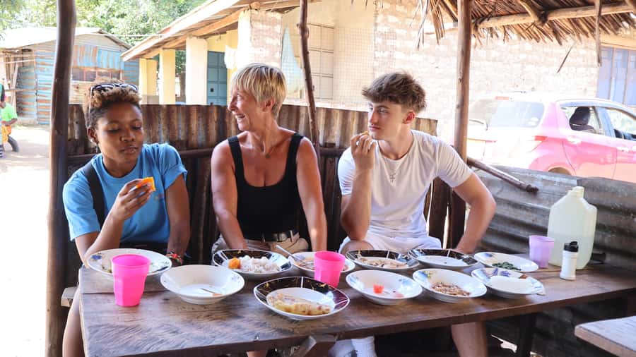 Diani: Market and Street Food Walking Tour - The tailoring stop and the story behind deras