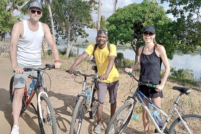 Half-Day Scenic Bike Tour - The Bike Adventure: semi-arid hilltops, creek arms, and single trail