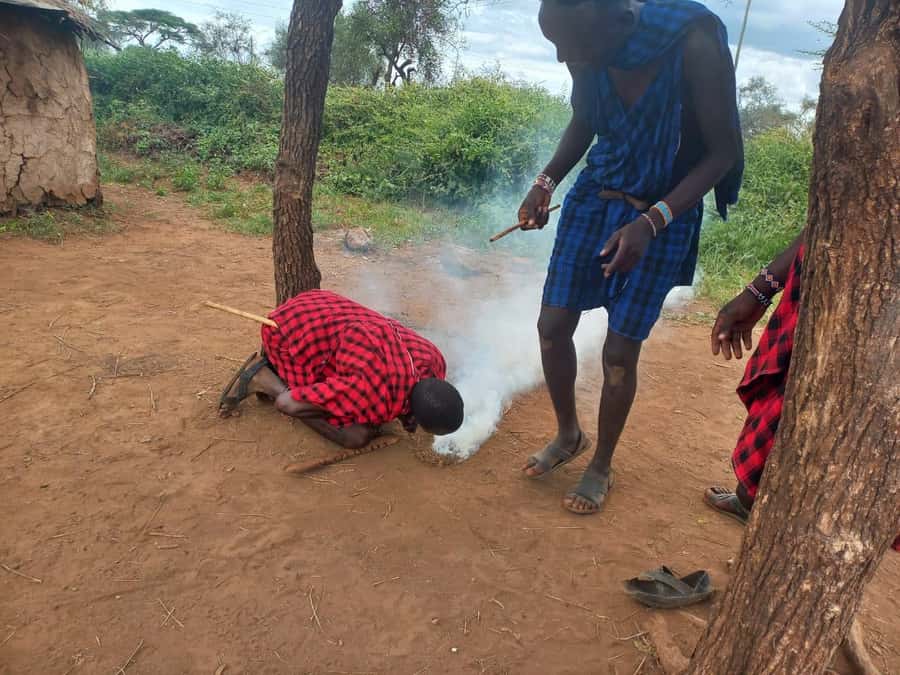 HALF DAY TOUR MASAI VILLAGE FROM NAIROBI WITH PICKUP&DROPOFF - Free time and shopping: how to browse beadwork without pressure