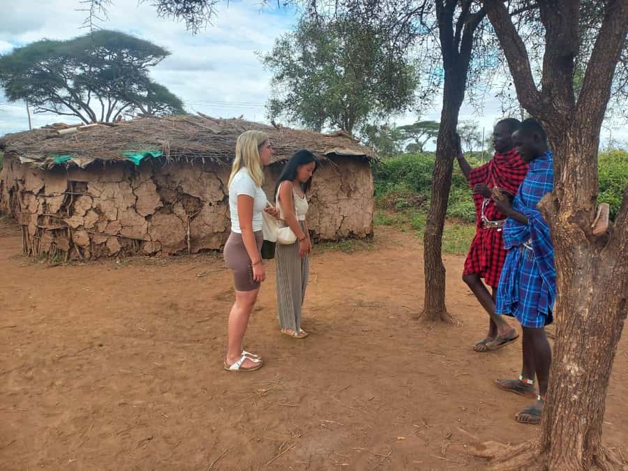 HALF DAY TOUR MASAI VILLAGE FROM NAIROBI WITH PICKUP&DROPOFF - Traditional dance shows: what you’re really watching