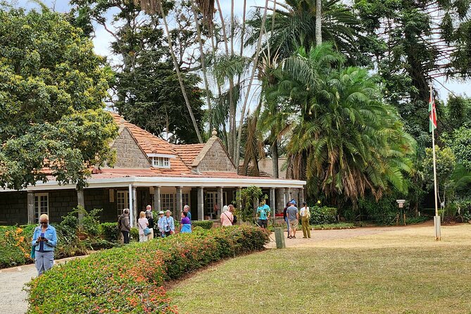 Karen Blixen Museum, Beads craft and Giraffe Day tour - Your guide experience: look for patience and local context