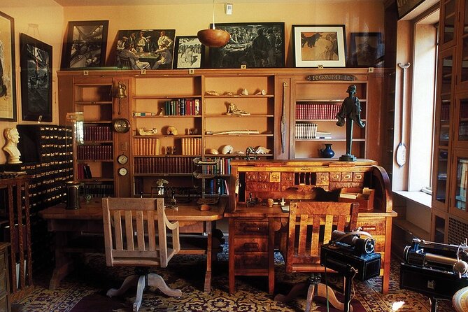 Karen Blixen Museum & Giraffe Centre Half day tour - Should You Book This Karen Blixen and Giraffe Centre Tour?