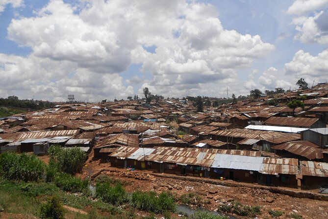 Kibera culture tour - Meet Ochi, a guide who knows Kibera by name