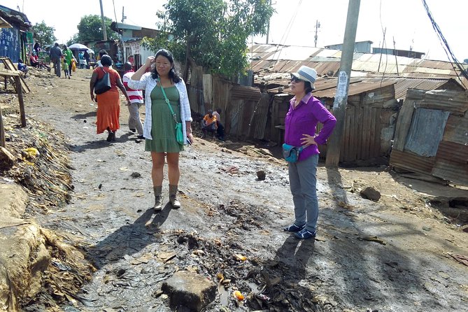 Kibera slum tour with Lucas - Overhead views from the old colonial railway line