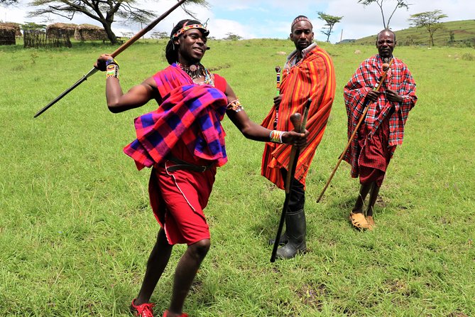 Maasai Magic - A Day Which You Will Never Forget - Hands-on village life: manyatta building and learning women’s skills
