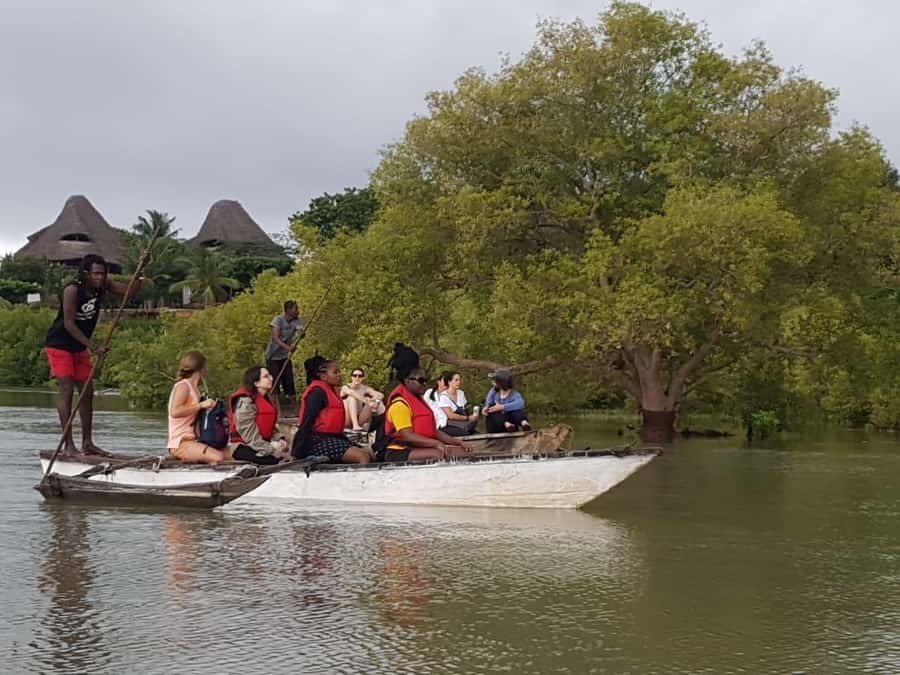 mangrove tour - The 16:00 Pickup and the Kongo Mosque Stop