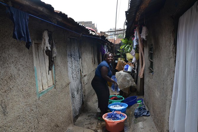 Mathare Community Slum Tour - Craft shops and handmade beadwork, shopping with meaning