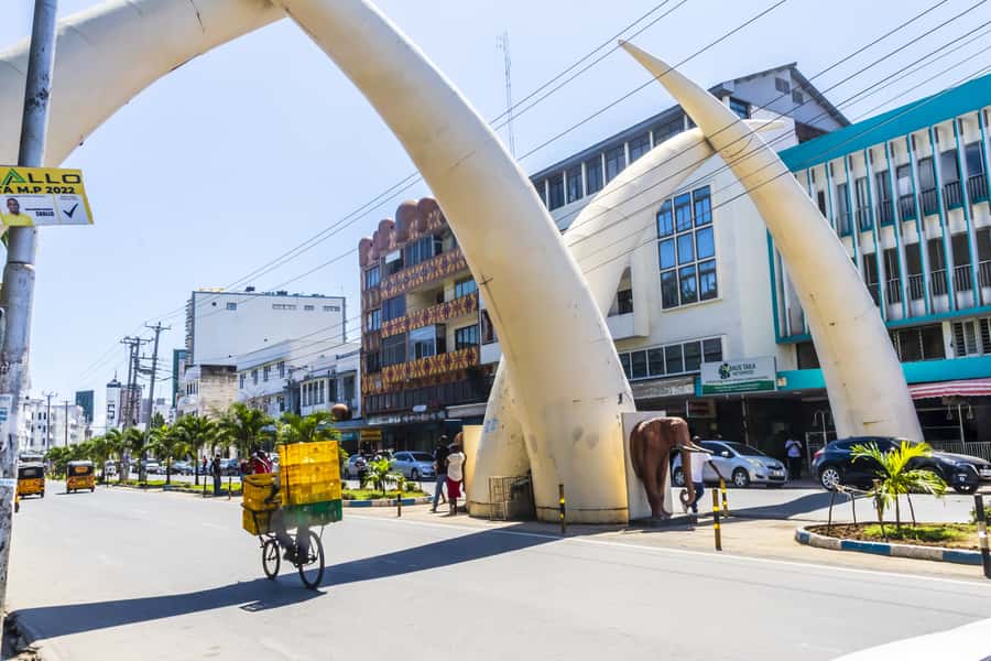 Mombasa City Tour: Fort Jesus Museum, Old Town & Haller Park - Starting With the Mombasa Tusks, a Fast Way to Get Oriented