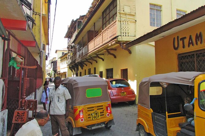 Mombasa City Tour - Fort Jesus, Old Town, Spice Town & Craft - The Mombasa tusks on Moi Avenue: Pembe Mbili photo stop with history