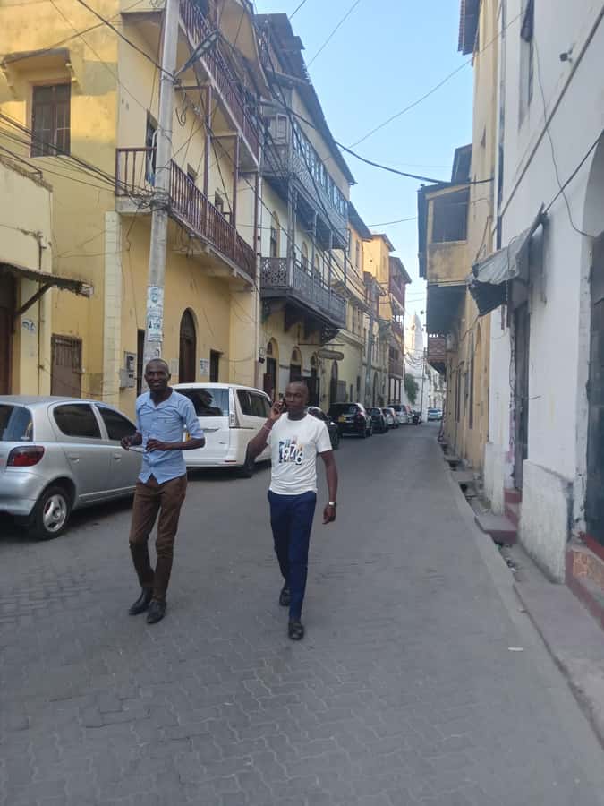 Mombasa City Tour,Fortjesus,Oldtown,Tusks and Spice Market. - Mombasa Tusks Monument: 1952 Queen Elizabeth and a Photo Moment With Meaning