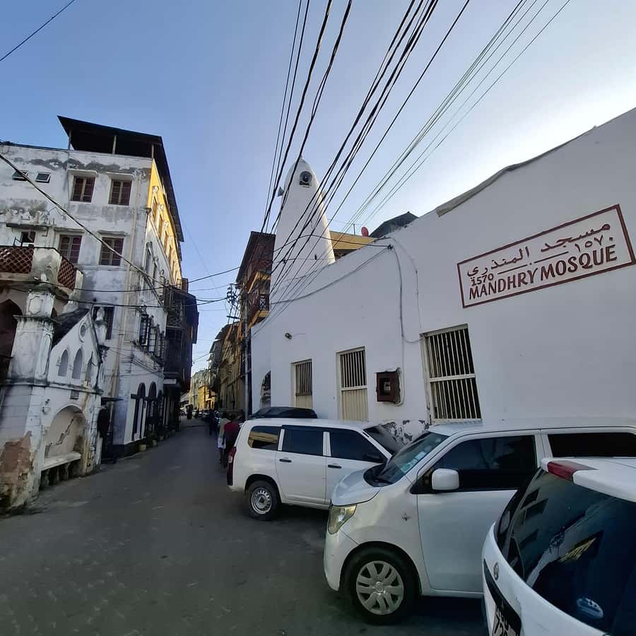 MOMBASA:FortJesus,OldTown,SpiceMarket, Shiva Temple DayTour. - Shiva Temple visit: a respectful look at Hindu life in Mombasa