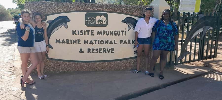 Mombasa: Snorkeling, Dolphin watching, seafood lunch. - Getting to Shimoni: the morning road trip that makes the day work