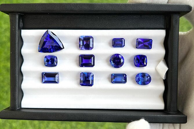 Nairobi cultural souvenir shopping tour with a local - Stop 4: Aqeeq Galleria gemstones, what to expect from the stone selection