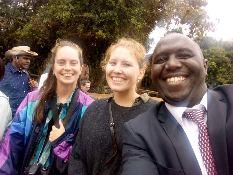 Nairobi: Elephants, Giraffes, Karen Blixen & Bomas Tour - Guide style and how to get more from your guide