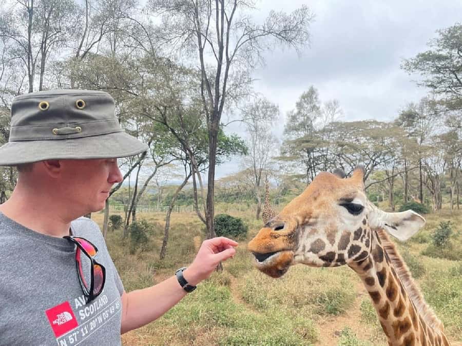 Nairobi:Giraffe Center, Baby Elephant and Beads factory Tour - A fast Nairobi day with three meaningful stops