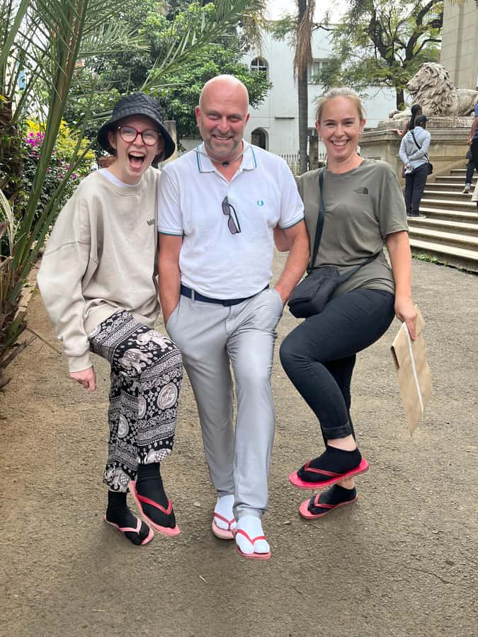 Nairobi: Historic and Modern Highlights Walking Tour - Nairobi City Market: fruit salad, Swahili phrases, and practical shopping