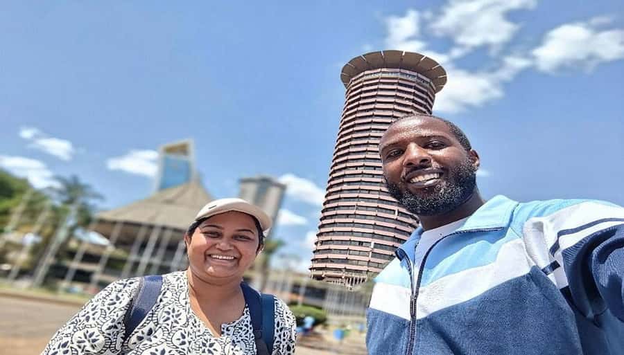 Nairobi Walking Tour, GiraffeCentre & Souvenir Shopping Tour - Nairobi on Foot, Plus Giraffe Centre, Plus Real Shopping