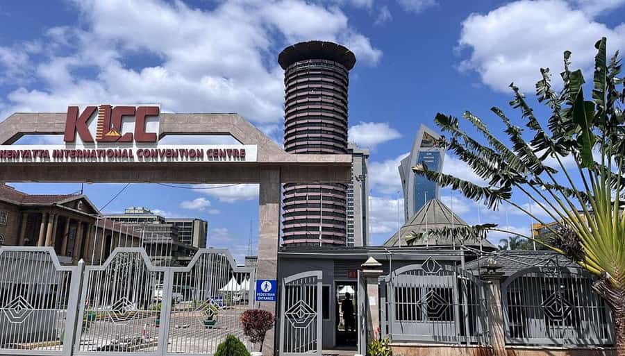 Nairobi Walking Tour, GiraffeCentre & Souvenir Shopping Tour - Getting Your Bearings: Downtown Nairobi, Kenyatta Avenue, and the KICC View