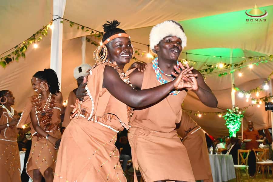 Rent A Local - Traditional dance show for context, not just a performance
