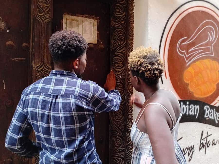 Swahili Carved Doors Tour by Woman Woodcarver: Lamu Island - Door spotting tips for your camera and your feet